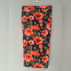 NWOT. Black and Red Floral Pencil Skirt.